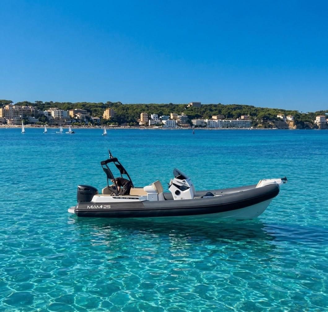 Gommone Blue Rib in acque cristalline
